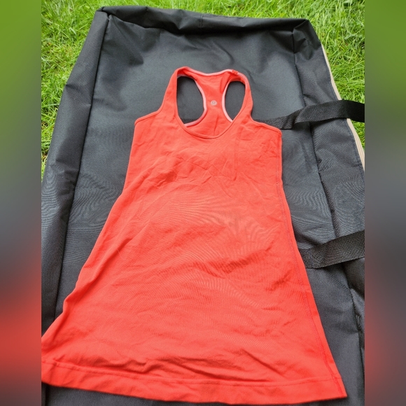 Lululemon red size 6 racerback tank top - Picture 1 of 2